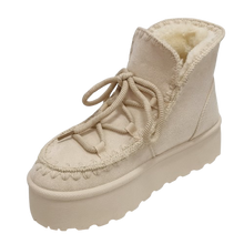 Lade das Bild in den Galerie-Viewer, BOOTS `Cozy´, beige