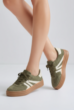Lade das Bild in den Galerie-Viewer, SNEAKER `Sporty´, khaki