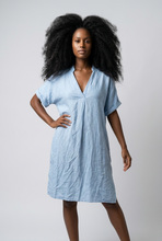 Lade das Bild in den Galerie-Viewer, KLEID `Linen´, baby blue