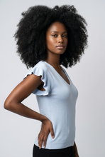 Lade das Bild in den Galerie-Viewer, TOP `Sweet Basic´ (Feinstrick/Volants), baby blue