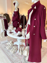 Lade das Bild in den Galerie-Viewer, MANTEL `Fashionista´, burgundy