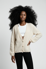 Lade das Bild in den Galerie-Viewer, CARDIGAN `Elegant Piece´ (Alpaka), crème