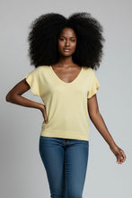 Lade das Bild in den Galerie-Viewer, TOP `Sweet Basic´ (Feinstrick/Volants), citrus