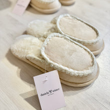 Lade das Bild in den Galerie-Viewer, HAUSSCHUHE `Cozy´, beige