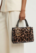 Lade das Bild in den Galerie-Viewer, TASCHE `It-Piece´ (Lack), Leo
