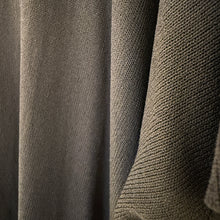 Lade das Bild in den Galerie-Viewer, TOP `Sweet Basic´ (Feinstrick/Volants), mokka