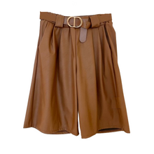 Lade das Bild in den Galerie-Viewer, SHORTS `It-Piece´, camel