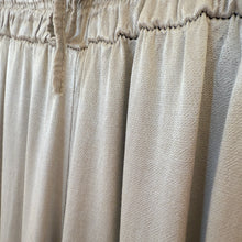 Lade das Bild in den Galerie-Viewer, HOSE Silky (Wide Leg), taupe