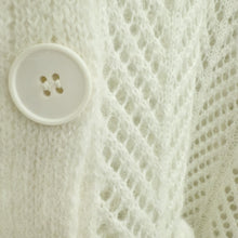 Lade das Bild in den Galerie-Viewer, CARDIGAN `Sweet Flowers´, crèmeweiß