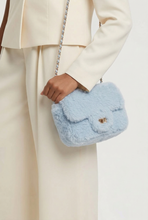 Lade das Bild in den Galerie-Viewer, TASCHE `Kuddly´, pastellblau
