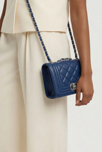 Lade das Bild in den Galerie-Viewer, TASCHE `Parisienne´, navy blue