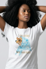 Lade das Bild in den Galerie-Viewer, T-SHIRT `Fashion Dog´, weiß-baby blue