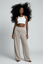 Lade das Bild in den Galerie-Viewer, HOSE `Sporty & Elegant´, taupe
