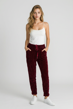 Lade das Bild in den Galerie-Viewer, HOSE `Cozy´, burgundy