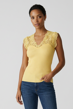 Lade das Bild in den Galerie-Viewer, TOP `Elegant Lace´ (ärmellos), citrus