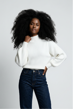 Lade das Bild in den Galerie-Viewer, PULLOVER `Fashionista´, weiß