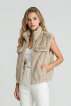 Lade das Bild in den Galerie-Viewer, WESTE `Cozy´, beige