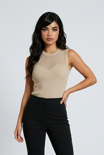 Lade das Bild in den Galerie-Viewer, TOP `Decolleté´ (ärmellos), beige