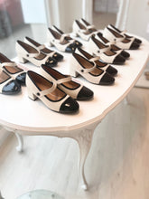 Lade das Bild in den Galerie-Viewer, PUMPS `Coco´, crème-schwarz
