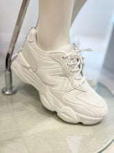 Lade das Bild in den Galerie-Viewer, SNEAKER `Fashionista´, weiß