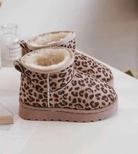 Lade das Bild in den Galerie-Viewer, BOOTS `Leolove´, Leo