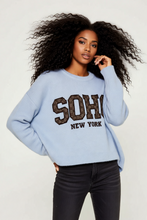 Lade das Bild in den Galerie-Viewer, PULLOVER `SOHO´, baby blue