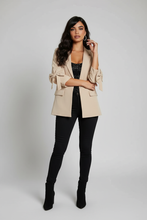 Lade das Bild in den Galerie-Viewer, BLAZER `Bow´, beige