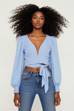 Lade das Bild in den Galerie-Viewer, TOP `Feminine´, baby blue