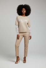 Lade das Bild in den Galerie-Viewer, PULLOVER `New York (Lace)´, beige-weiß