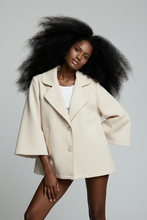 Lade das Bild in den Galerie-Viewer, JACKE `Parisgirl´, crème