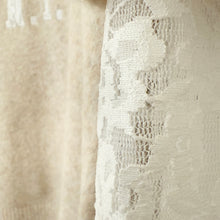 Lade das Bild in den Galerie-Viewer, PULLOVER `New York (Lace)´, beige-weiß