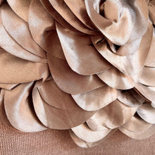 Lade das Bild in den Galerie-Viewer, TOP `So Couture Camelia´, mokka