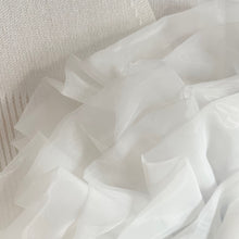 Lade das Bild in den Galerie-Viewer, KLEID `Couture Camelia´, crèmeweiß