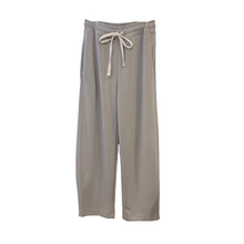 Lade das Bild in den Galerie-Viewer, HOSE `Sporty & Elegant´, taupe
