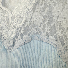 Lade das Bild in den Galerie-Viewer, TOP `Elegant Lace´ (ärmellos), baby blue