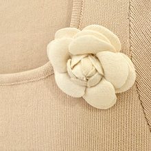 Lade das Bild in den Galerie-Viewer, TOP `Camelia´, caramel