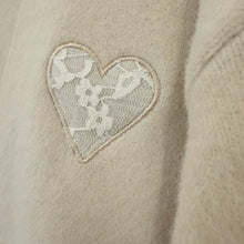 Lade das Bild in den Galerie-Viewer, CARDIGAN `Lace Heart´, crème