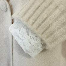 Lade das Bild in den Galerie-Viewer, CARDIGAN `Lace Heart´, crème