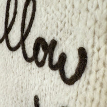 Lade das Bild in den Galerie-Viewer, PULLOVER `Follow me´, beige