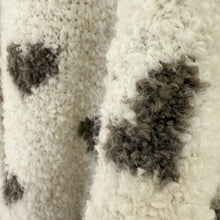 Lade das Bild in den Galerie-Viewer, CARDIGAN `Sweet Hearts´, (Alpaka) beige-taupe