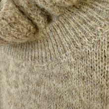 Lade das Bild in den Galerie-Viewer, PULLOVER `Sweet Ruffles´, beige