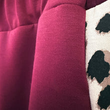 Lade das Bild in den Galerie-Viewer, HOSE `Elegant & Comfy´, burgundy-Leo