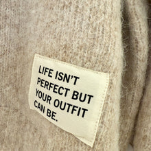 Lade das Bild in den Galerie-Viewer, PULLOVER `Life isn` t perfect´, beige