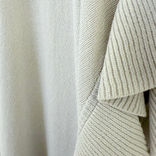 Lade das Bild in den Galerie-Viewer, TOP `Sweet Basic´ (Feinstrick/Volants), beige