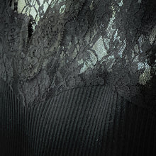 Lade das Bild in den Galerie-Viewer, TOP `Elegant Lace´ (ärmellos), schwarz