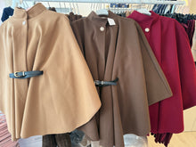 Lade das Bild in den Galerie-Viewer, PONCHO `Elegant´, burgundy

