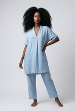 Lade das Bild in den Galerie-Viewer, KLEID `Linen´, baby blue
