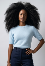 Lade das Bild in den Galerie-Viewer, PULLOVER `Smooth´ (Halbarm/Alpaka), baby blue
