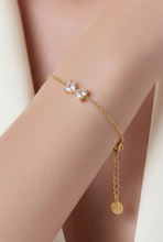 Lade das Bild in den Galerie-Viewer, ARMBAND `Glam Bow´, gold
