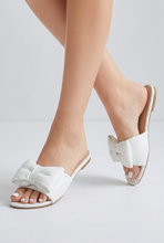 Lade das Bild in den Galerie-Viewer, PANTOLETTE `Sweet Bow´, weiß
